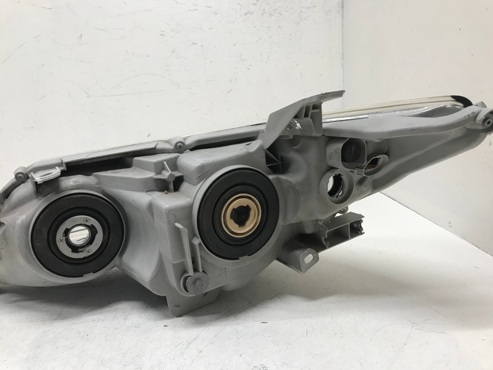 Headlight Damaged Right RH Passenger Toyota Camry SE 12-14 81110-06800 OEM