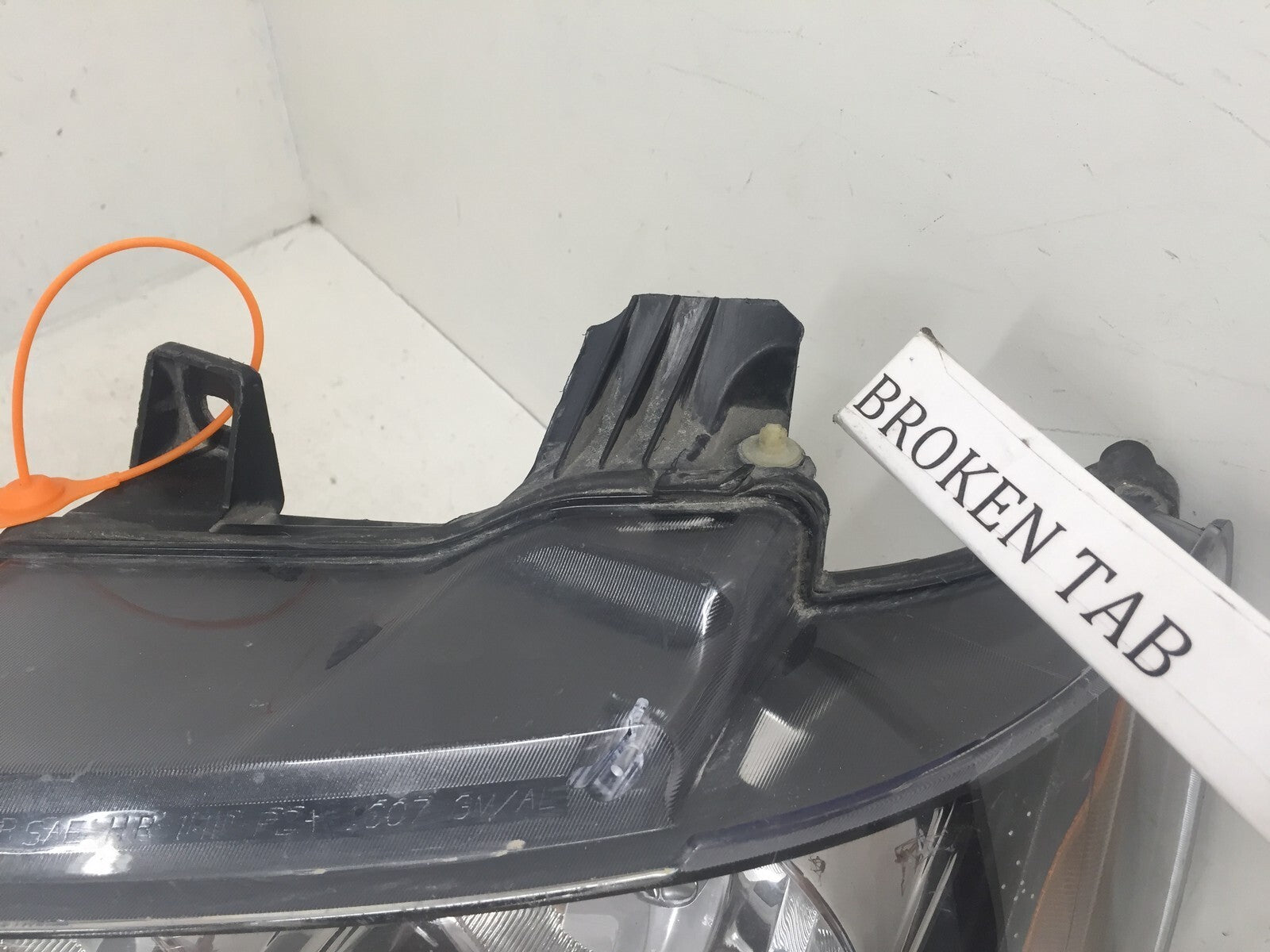 Headlight Damaged Driver LH Chevy Suburban Tahoe Avalanche 07-2014 20760578 OEM
