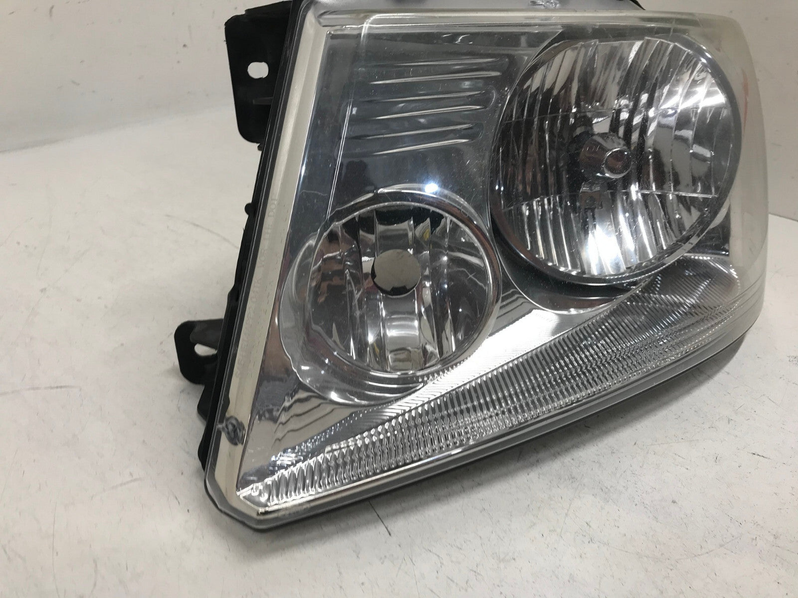 Headlight Damaged Left LH Driver 2004-2008 Ford F-150 7L3J-13006-A OEM