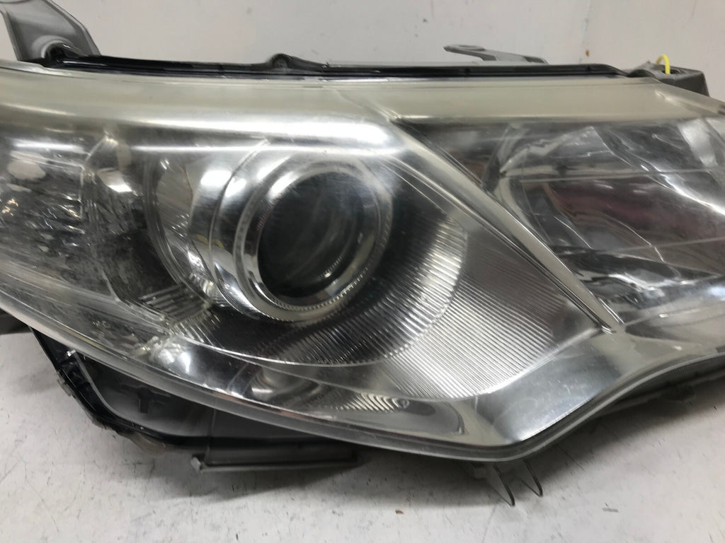 Headlight Damaged Right RH Passenger Toyota Camry SE 12-14 81110-06800 OEM