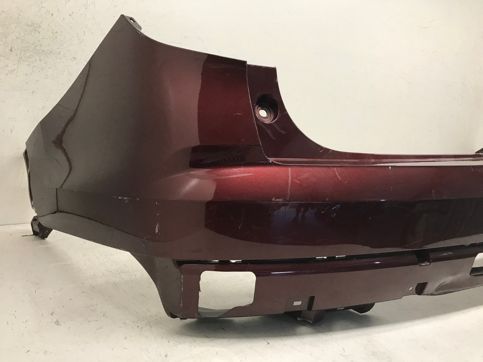 Rear Upper Bumper Cover Honda Pilot LX/EX/EX-L/Elite/Touring Red 2016-2018 OEM