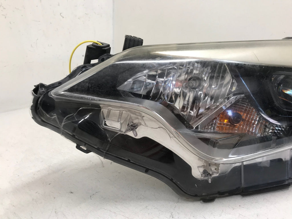Halogen Headlight Damaged Driver LH Toyota Corolla 2014 - 2016 81150-02E60 OEM