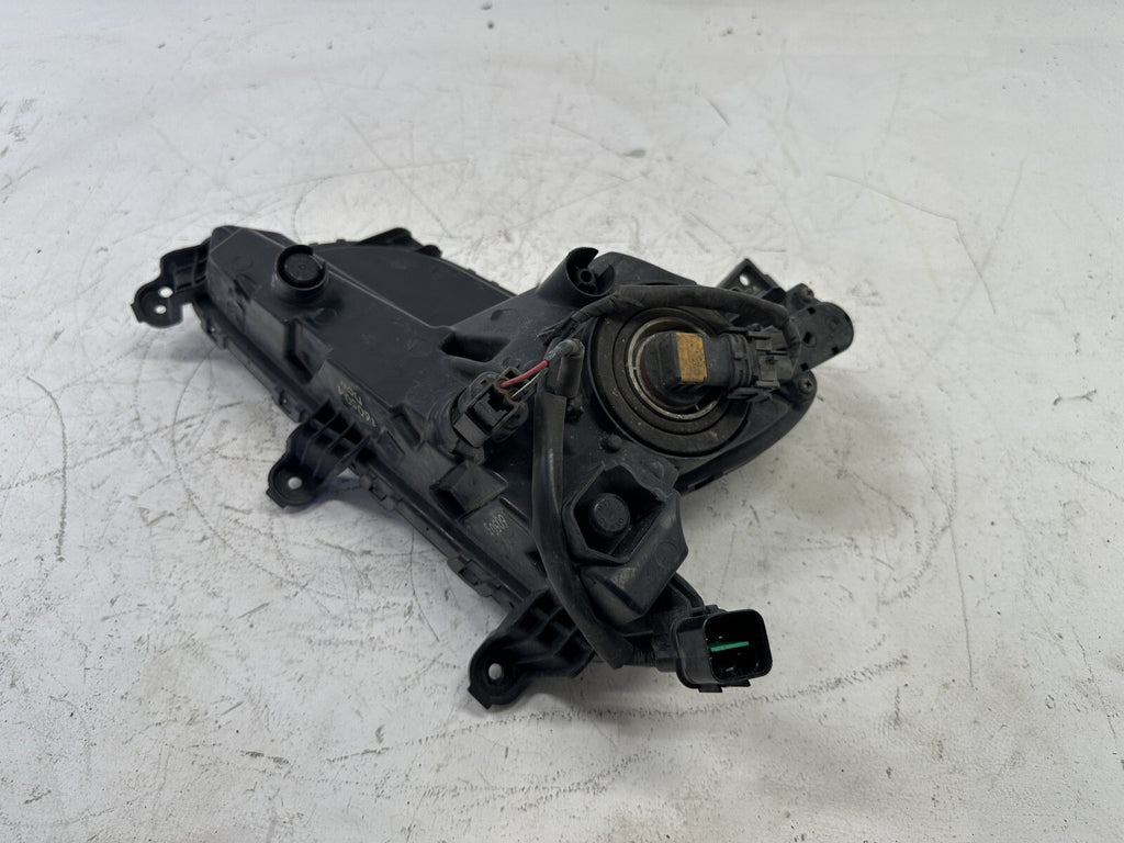 Fog Light Left Driver LH Damaged Hyundai Santa Fe Sport 17 2018 92201-4Z510 OEM
