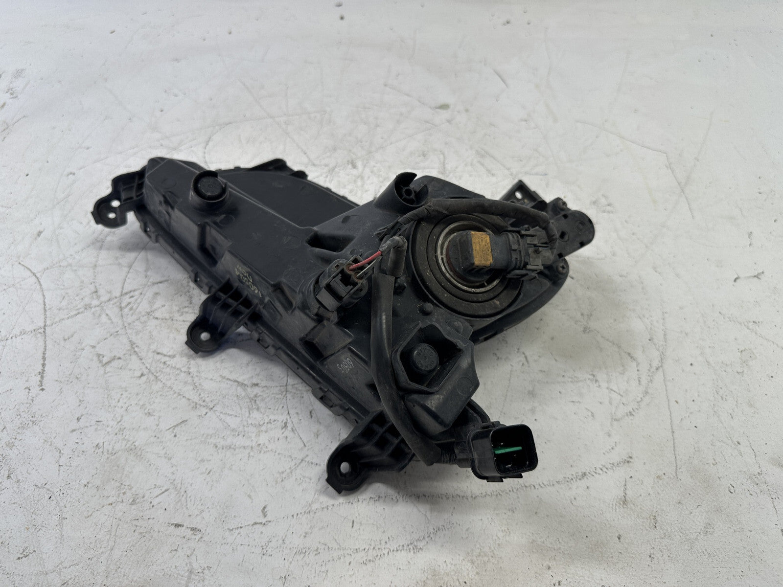 Fog Light Left Driver LH Damaged Hyundai Santa Fe Sport 17 2018 92201-4Z510 OEM