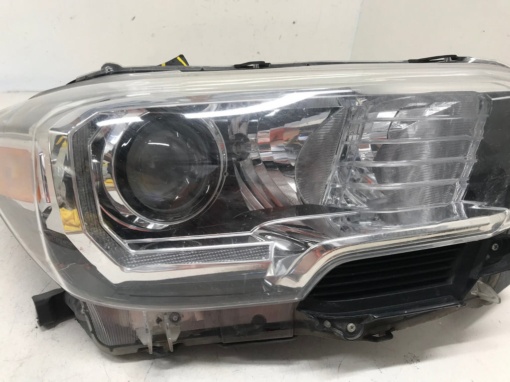 Headlight Damaged Right Passenger RH Toyota Tacoma 2016-2018 8111004270 OEM2