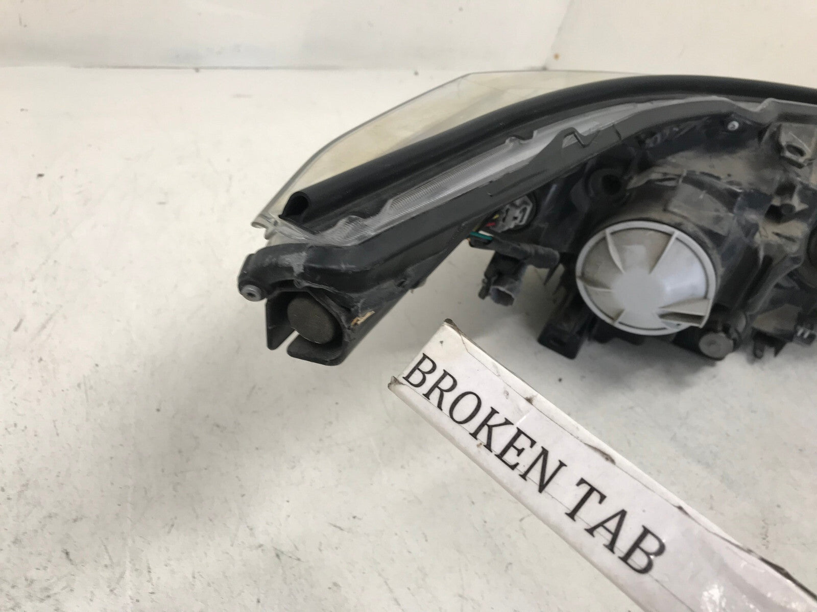 Headlight Damaged Driver LH 2017 2018 2019 Toyota Highlander 811500E360 OEM