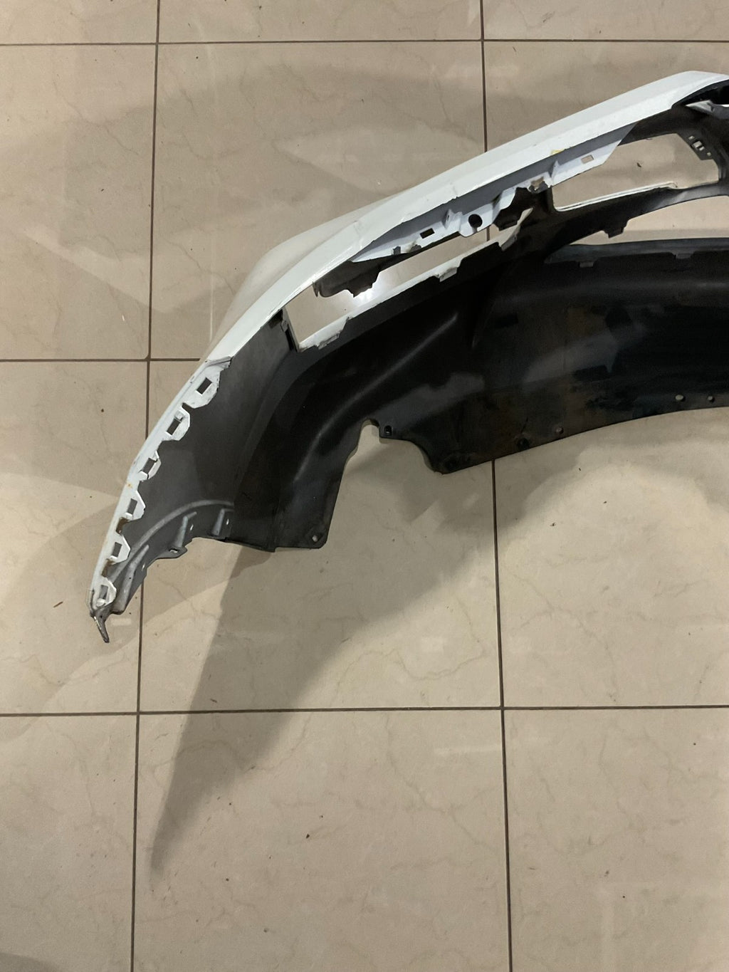 Front Bumper Cover White Nissan Rogue S SL SV SV Hybrd 17-19 62022+6fl0h OEM