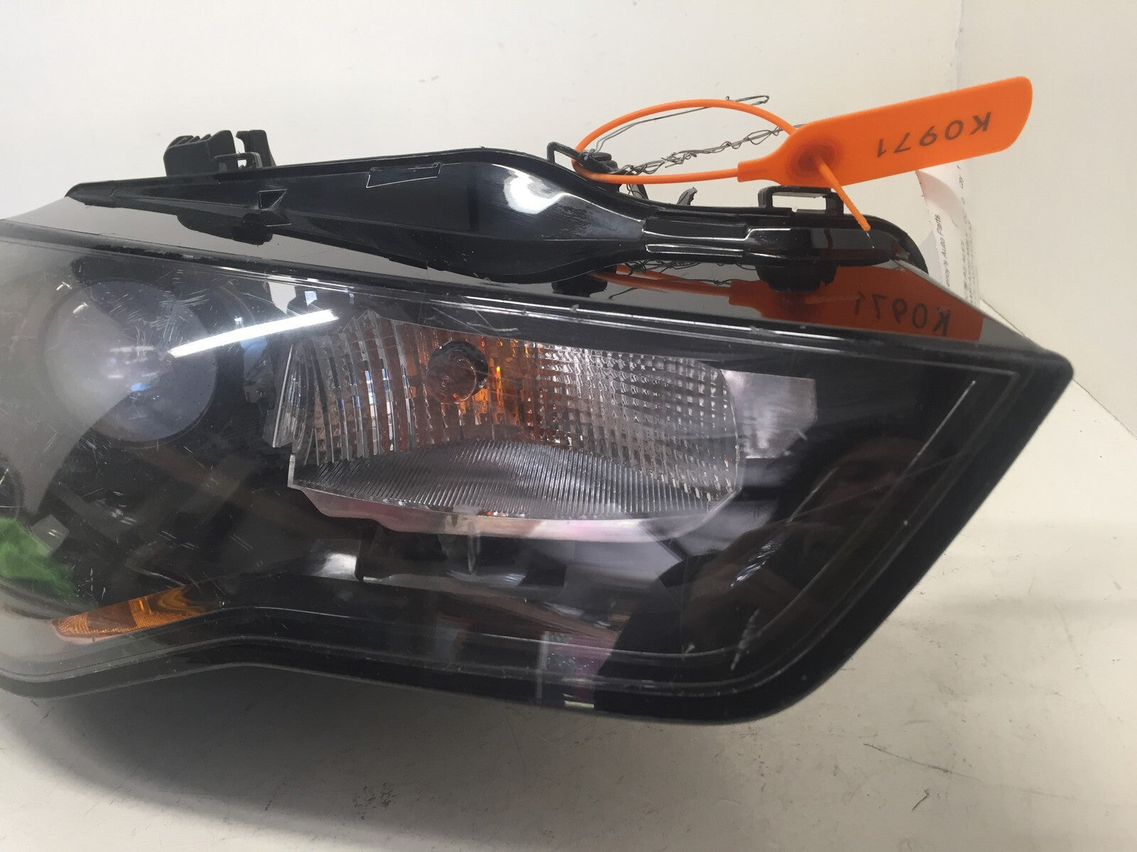 Headlight Damaged Xenon HID Passenger RH Audi A5 S5 2013-2019 8T0941006E OEM