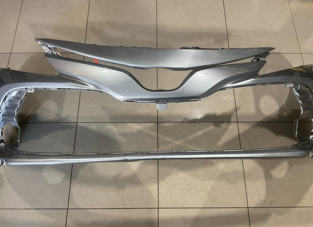 Front Bumper Cover Silver Toyota Camry L/LE/XLE/Hybrid 2018-2020 52119+06d90 OEM