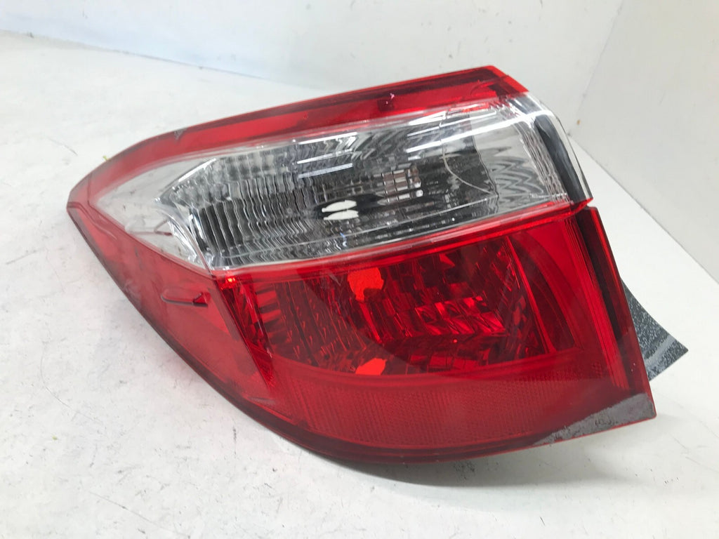 Tail light Damaged LH Driver 17 2018 2019 Toyota Corolla 81550-02B00 OEM