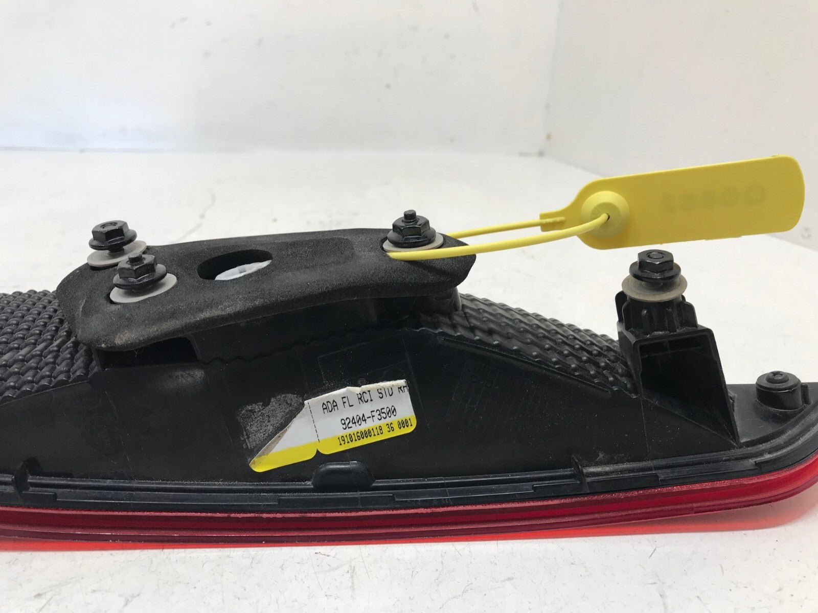 Tail light Damaged RH Passenger 2019-2020 Hyundai Elantra 92404-F3500 OEM
