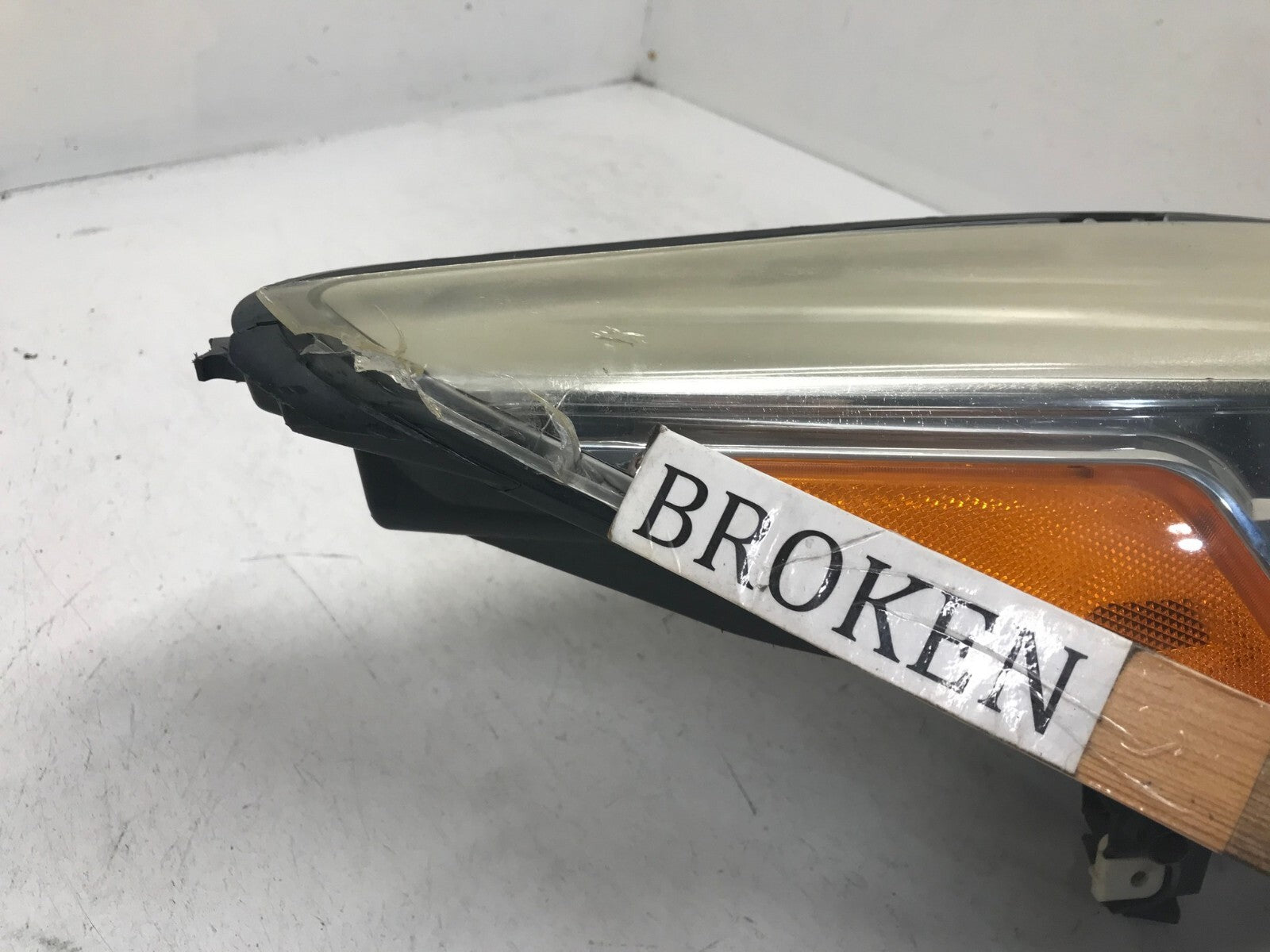 Headlight Damaged Right passenger RH Ford Escape 2013-2016 44ZH-2090-A OEM