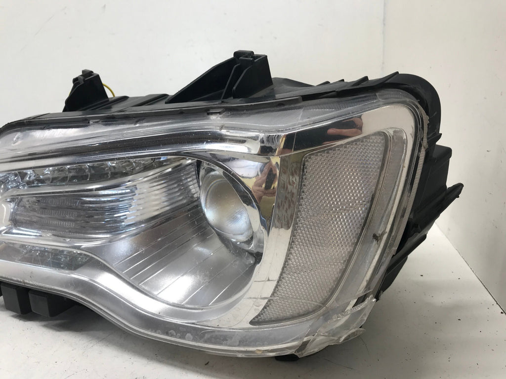Halogen Headlight Damaged Left Driver LH Chrysler 300 2018-2021 68269811AC OEM