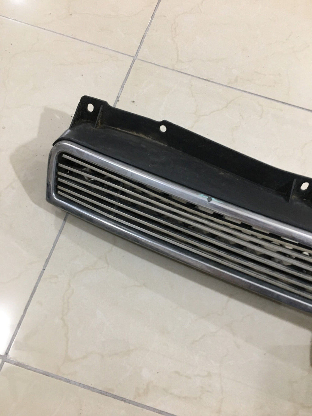 Upper Grille Chevrolet Avalanche 2008-2013 15862128 Original