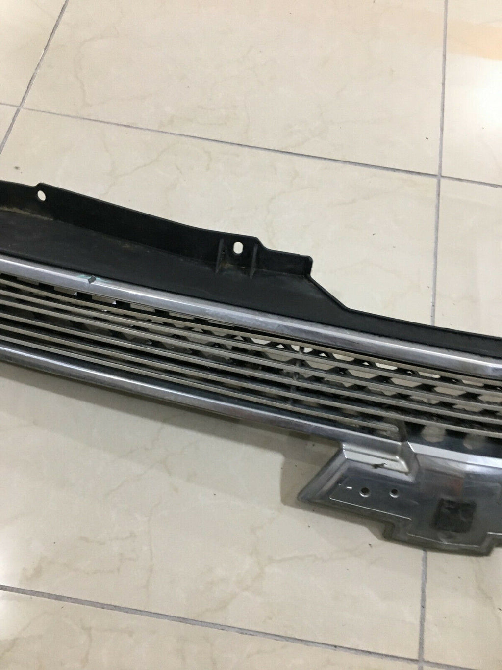 Upper Grille Chevrolet Avalanche 2008-2013 15862128 Original