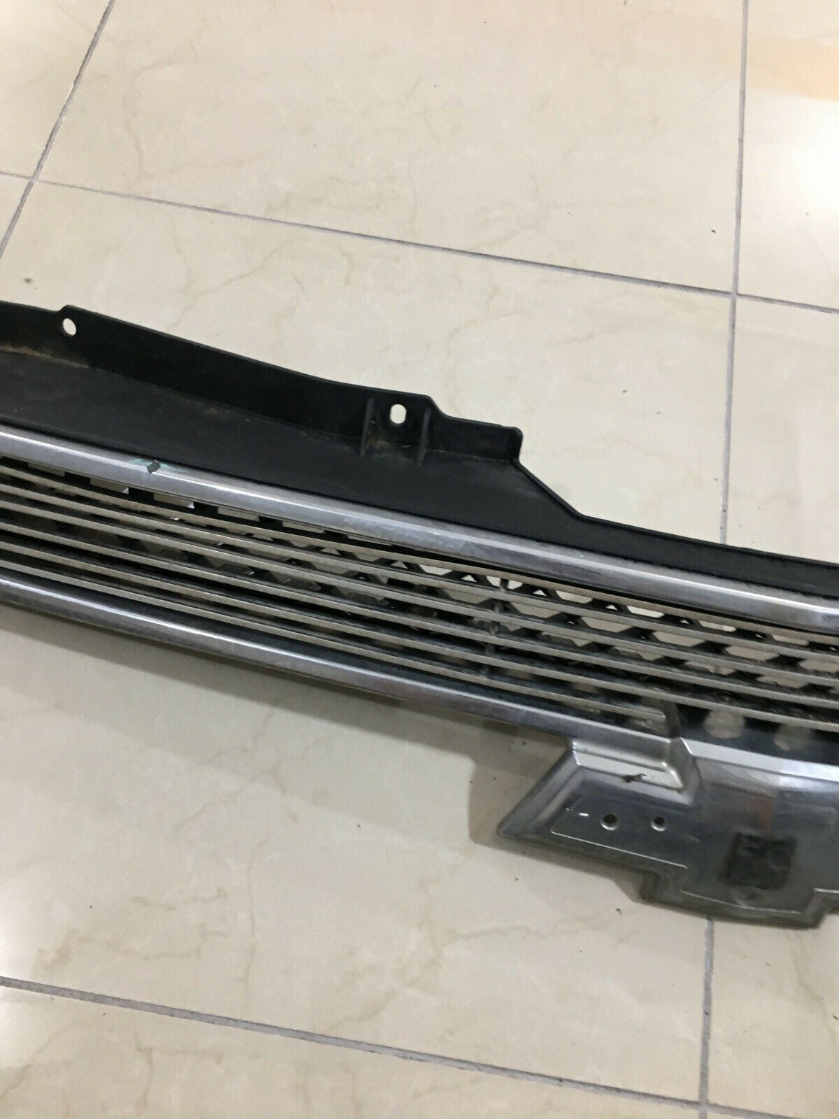 Upper Grille Chevrolet Avalanche 2008-2013 15862128 Original