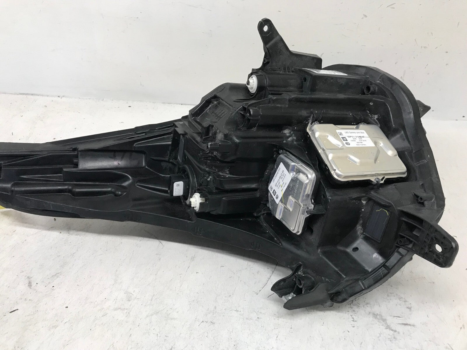 Headlight Damaged Driver LH Left Cadillac XT5 84309959 OEM