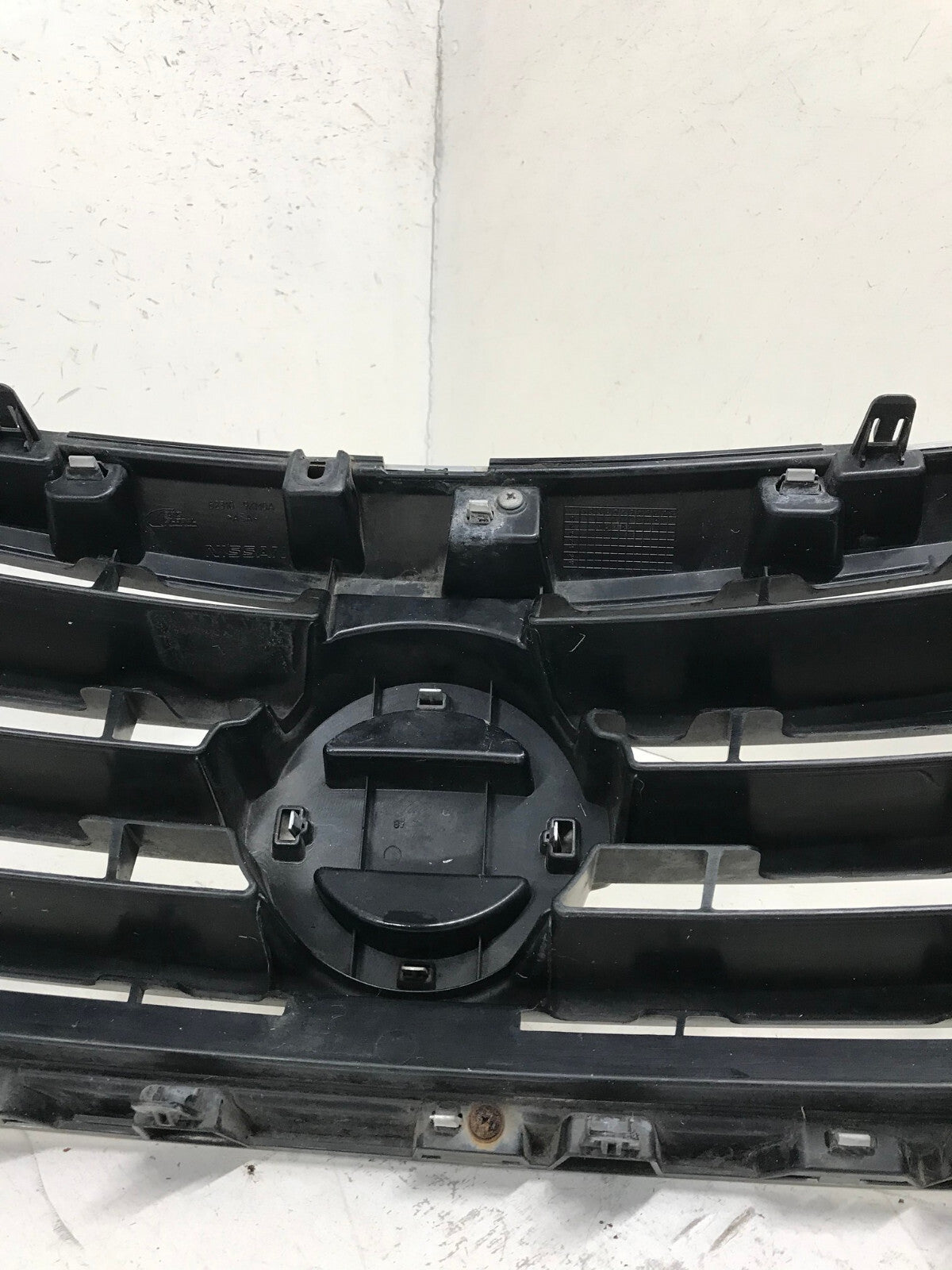 Grill Grille 15-19 Nissan Versa Sedan 62310-9KM0A OEM
