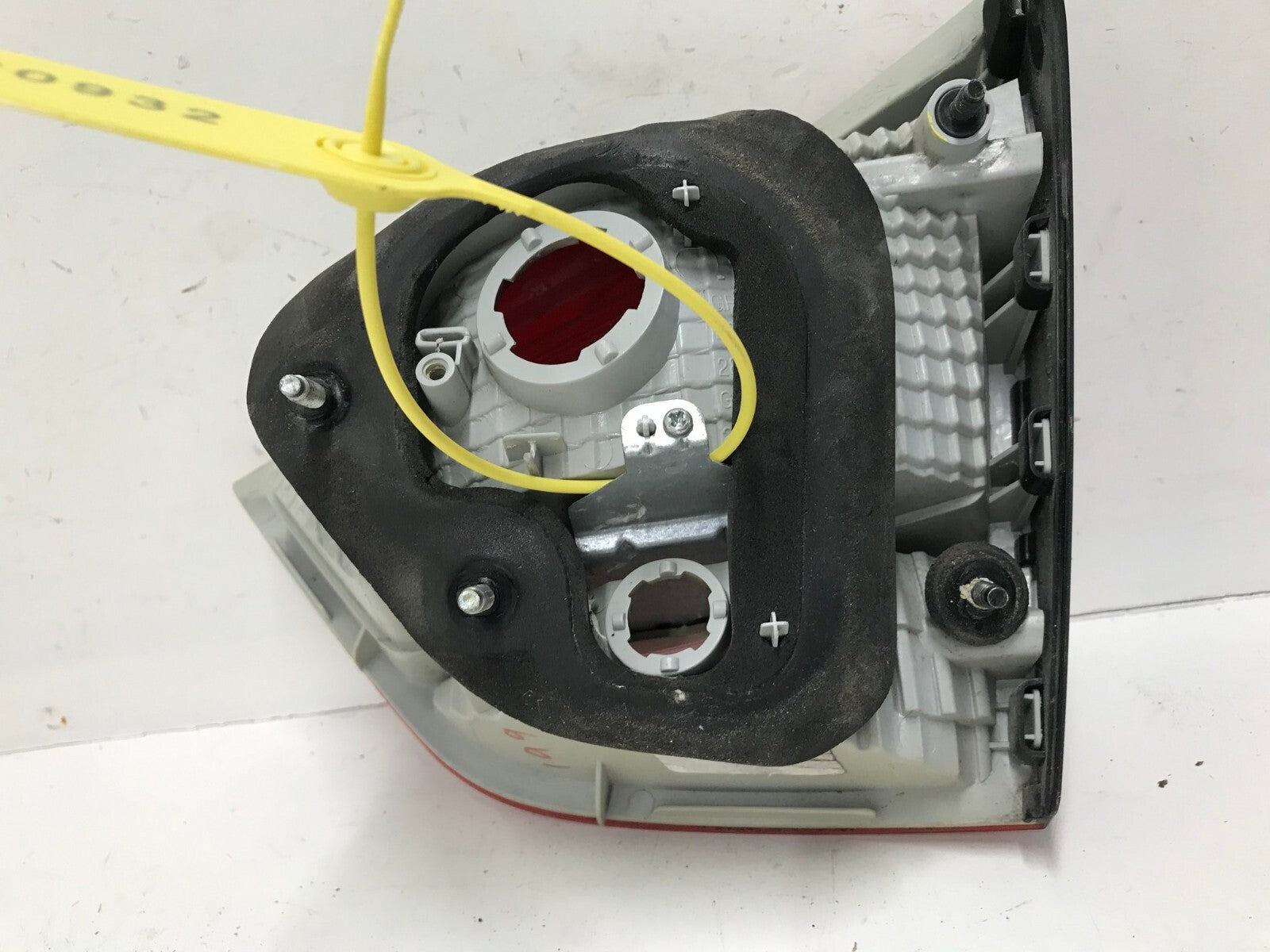 Tail light Damaged Left Driver LH 10-15 Hyundai Tucson 92405-2S02 OEM