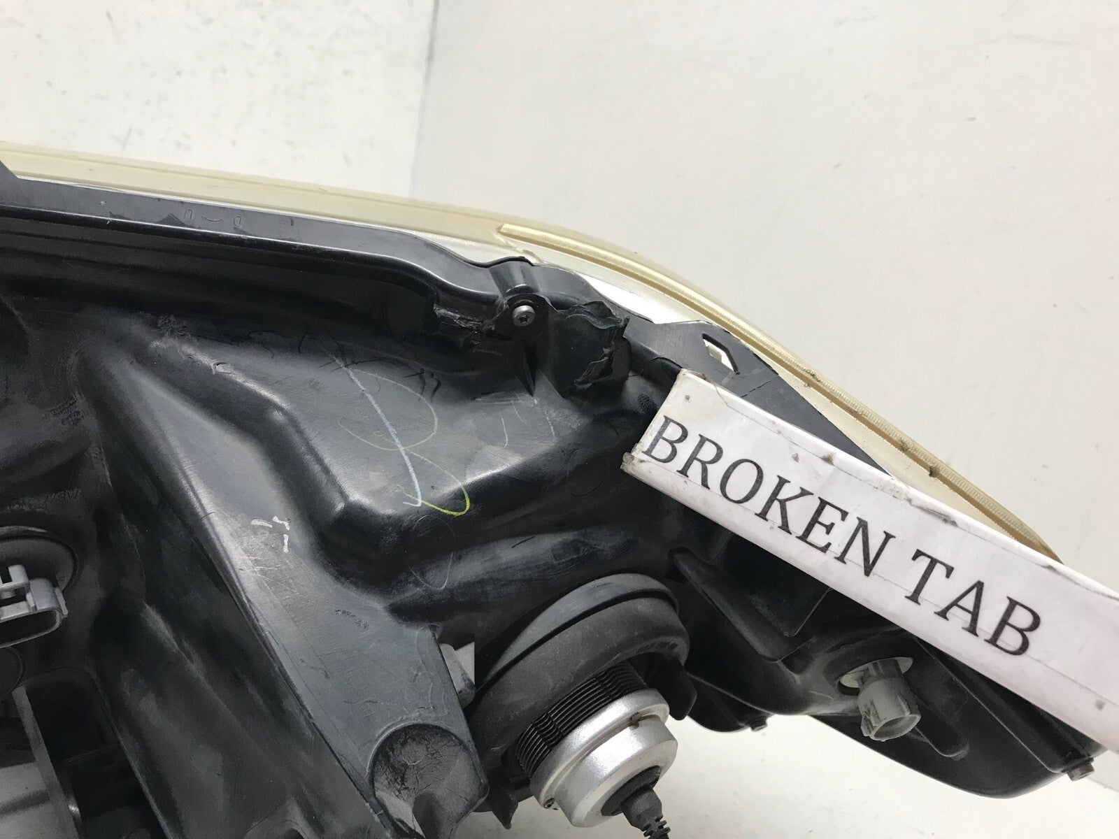 Headlight Damaged Passenger RH Right 2014-2021 Toyota Tundra 81110-0C100 OEM