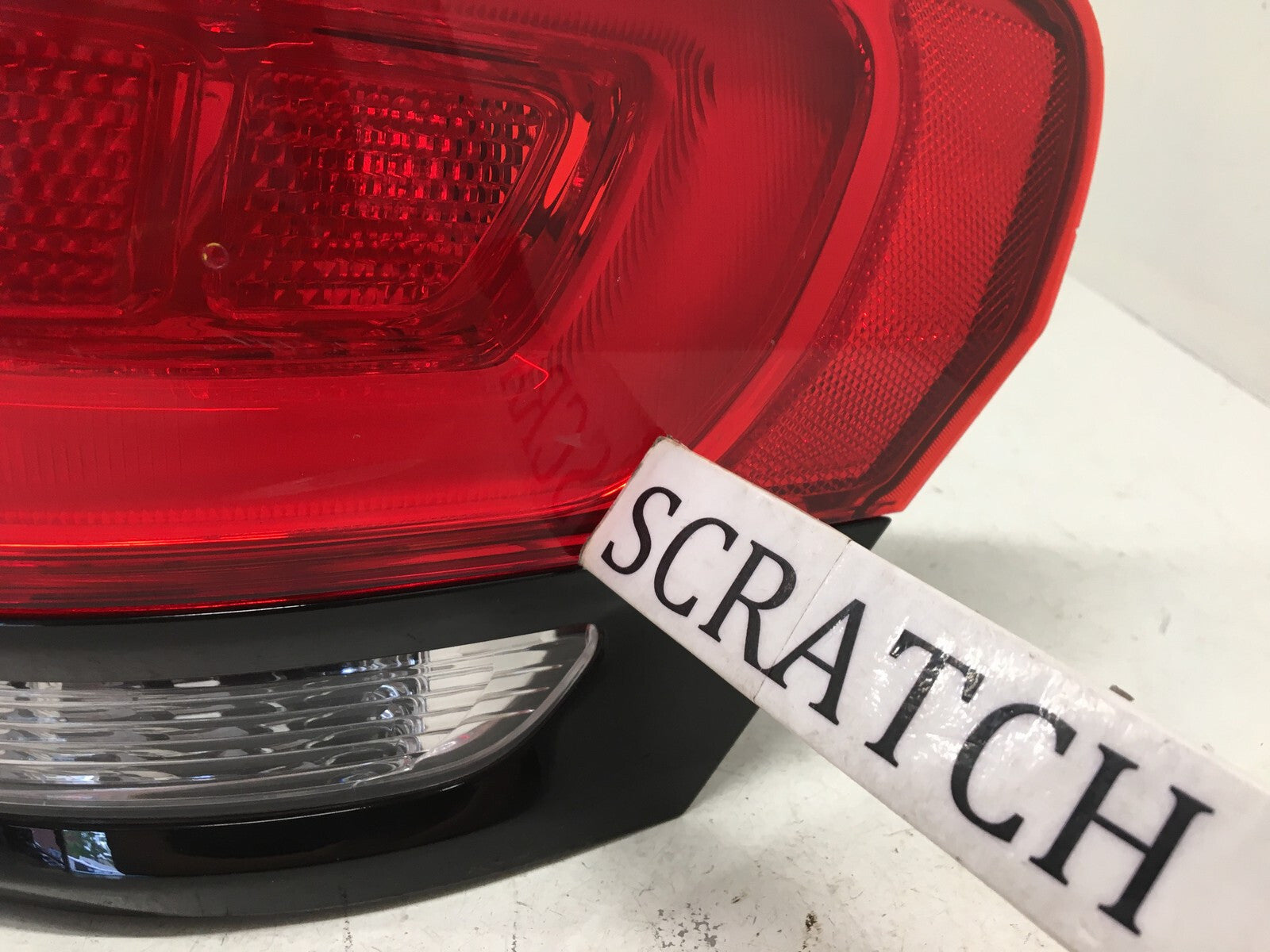 Tail light Damaged Right Passenger RH Jeep Grand Cherokee 14-17 P68217432AE OEM