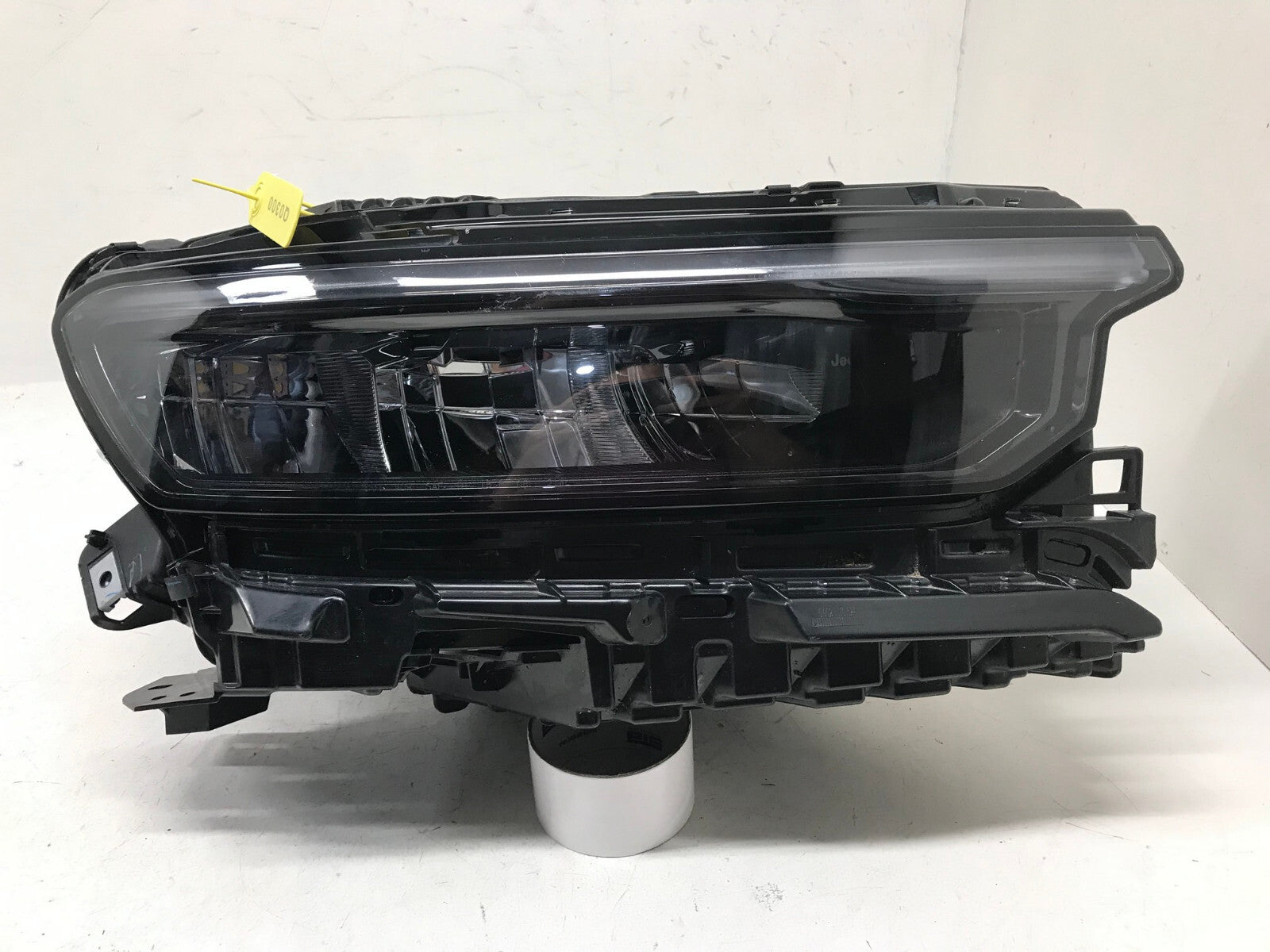 Headlight Damaged RH Passenger 2021 2022 Jeep Grand Cherokee 68584656AC OEM