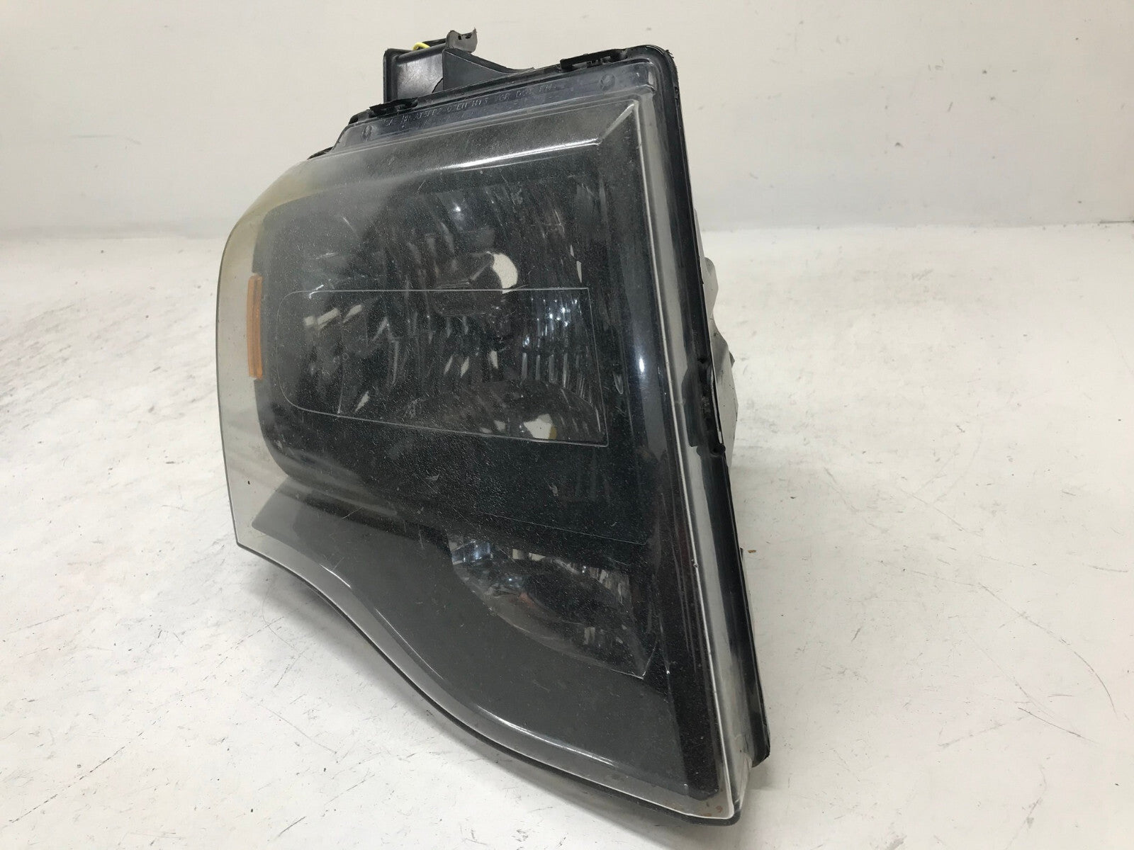 Headlight Damaged Halogen LH Driver Ford Expedition 2007-2014 44ZH-1860-A OEM