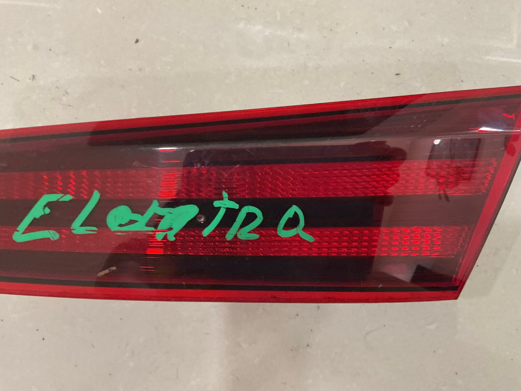 Tail light Damaged Right Passenger RH 2019-2020 Hyundai Elantra 92404-F3500 OEM