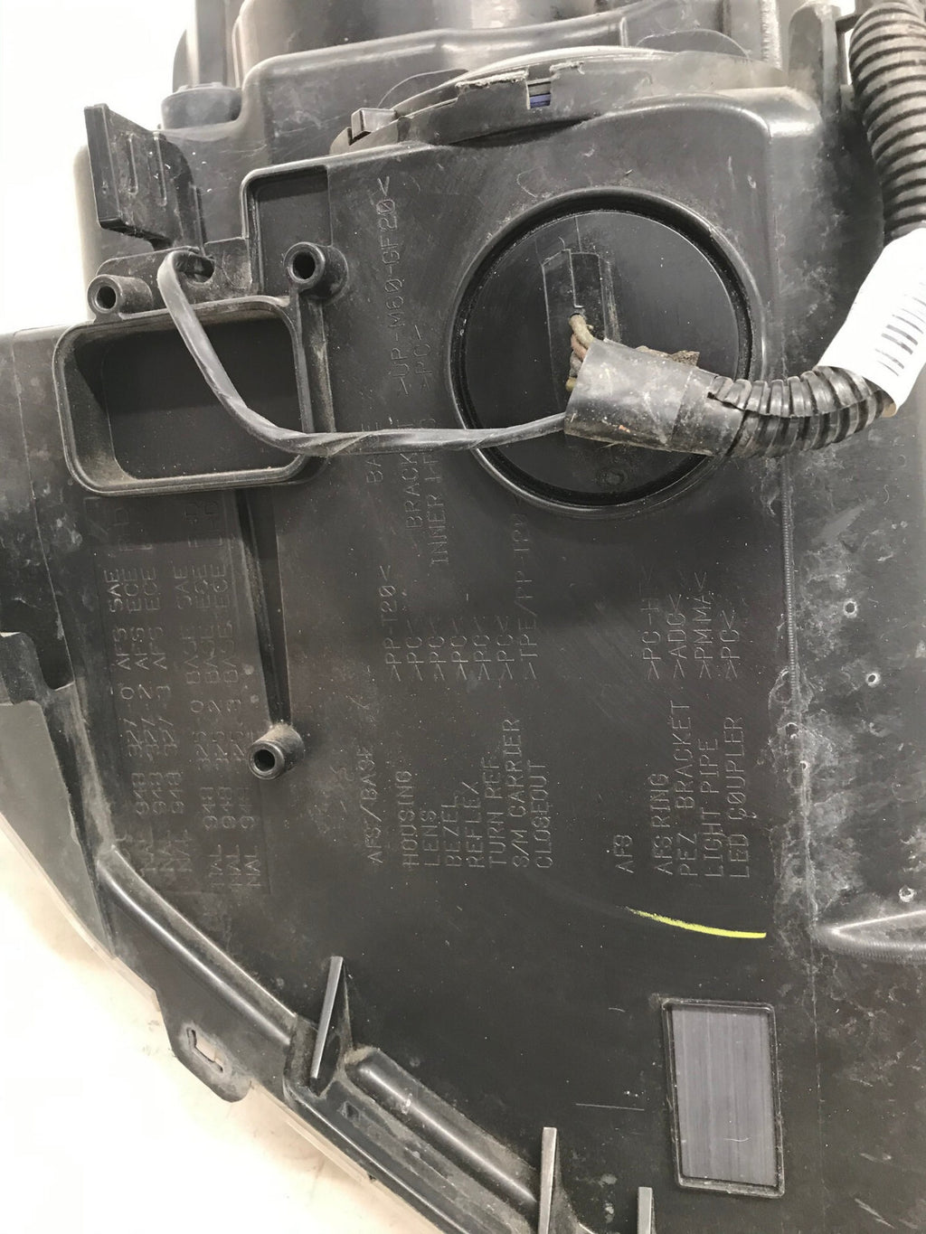 Headlight Damaged Driver LH 2010-2013 Cadillac SRX 20916371 OEM