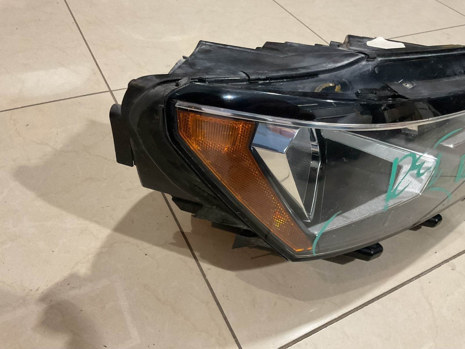 Headlight Right Passenger RH 2016 2017 2018 2019 Volkswagen Passat CAPA