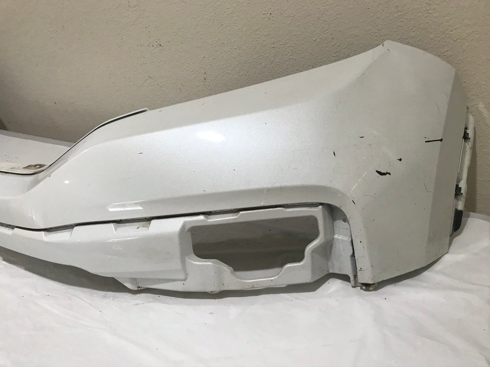 Front Upper Bumper Cover White 2020-2022 Honda CR-V CRV 71101-TLA-000 OEM