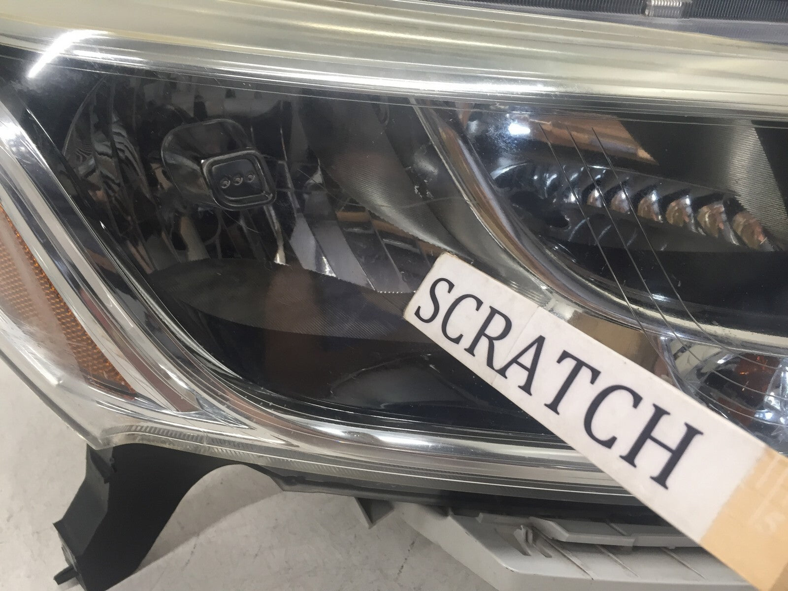 Headlight Damaged Right Side RH Nissan Pathfinder 2013-2016 26010-3KA0A OEM