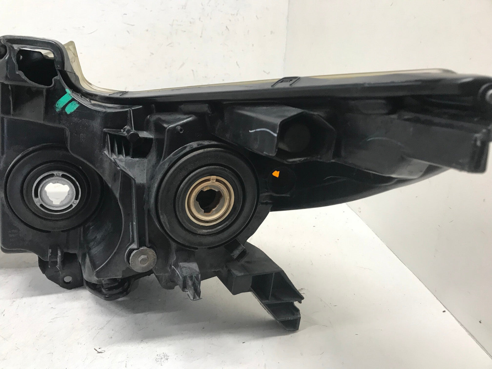 Headlight Damaged passenger RH 2016 2017 2018 Nissan Altima R 260109HS0A OEM