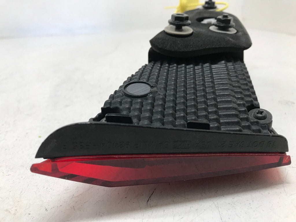 Tail light Damaged RH Passenger 2019-2020 Hyundai Elantra 92404-F3500 OEM