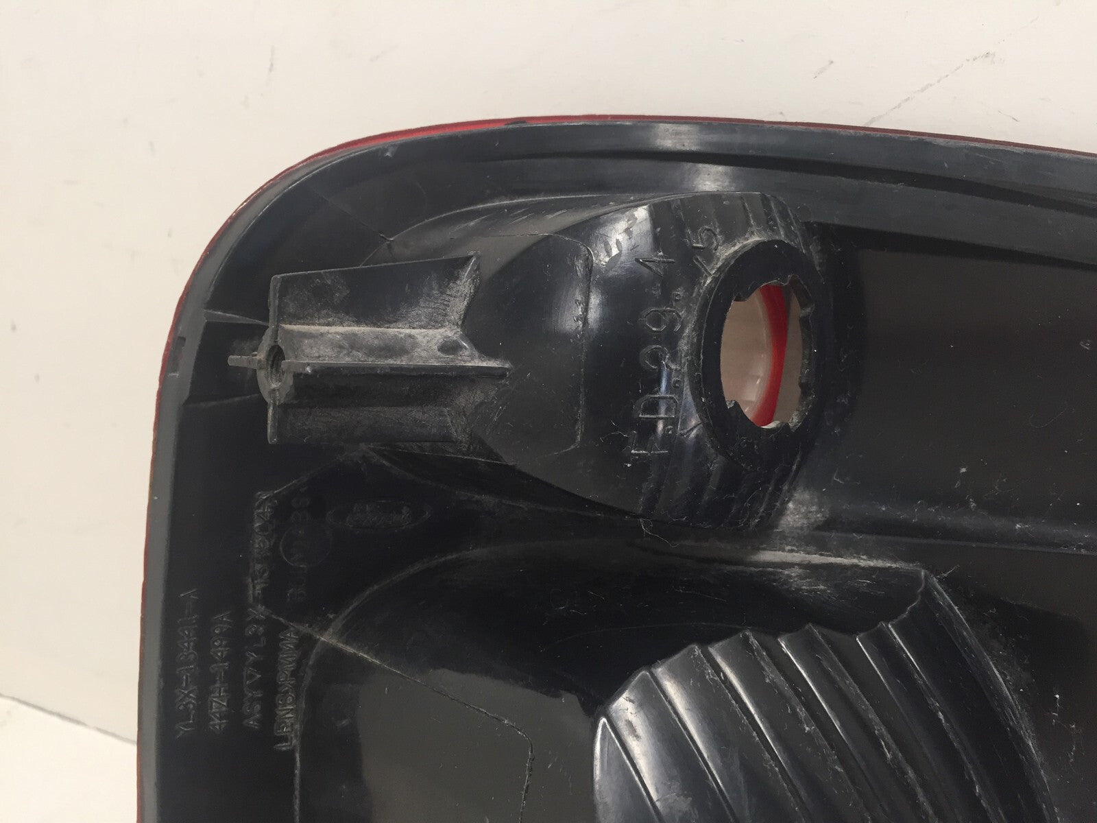 Taillight Damaged Tail Lamp Driver Rear Left LH Ford Pickup Truck F150 00-04 OEM