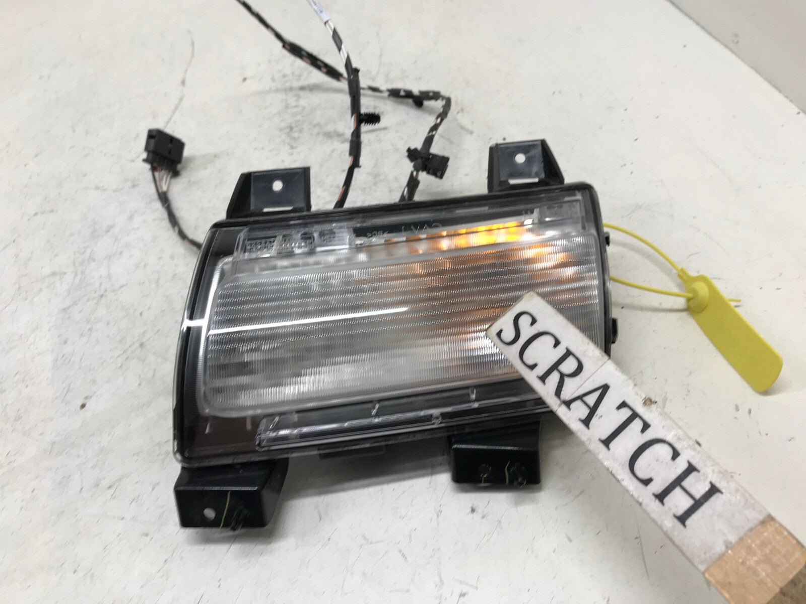 Parking light Damaged Lamp LH Driver Jeep Wrangler 2018-2023 68307245AH OEM