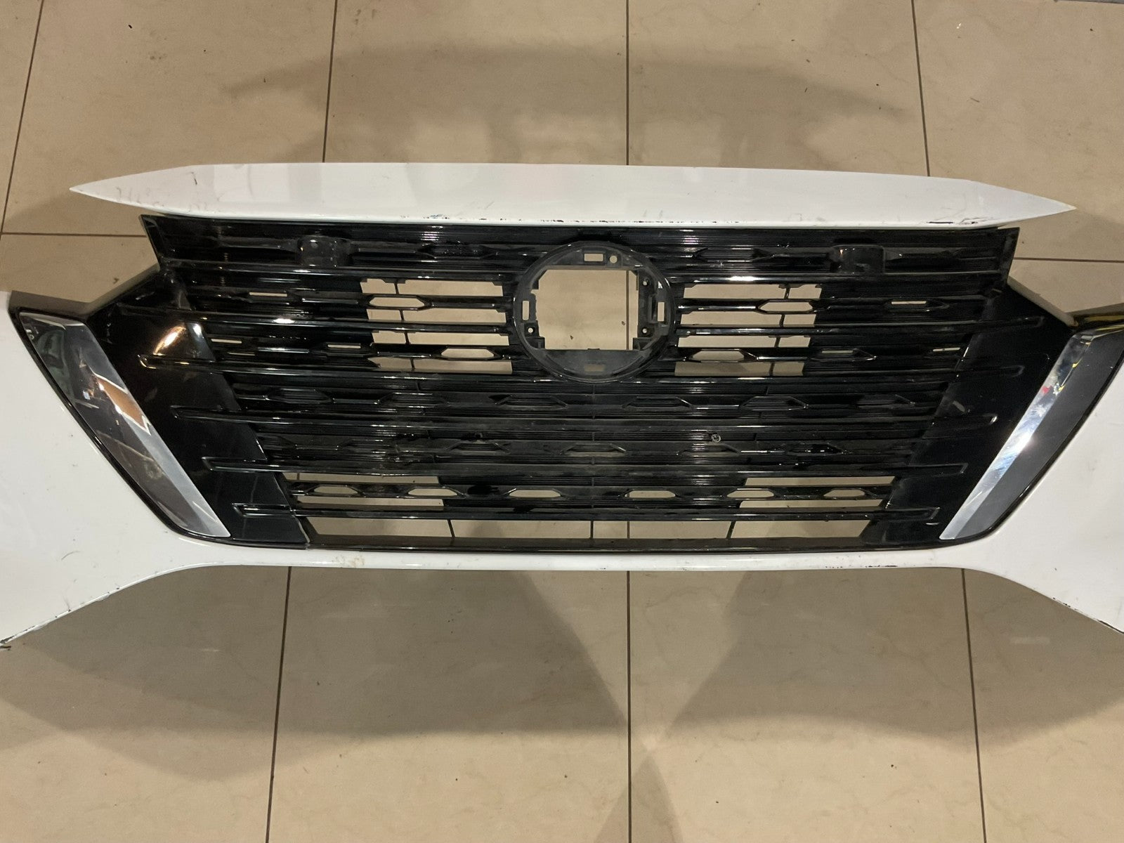 Front Upper Bumper Cover White Nissan Sentra 2024 62022+6ly0h OEM
