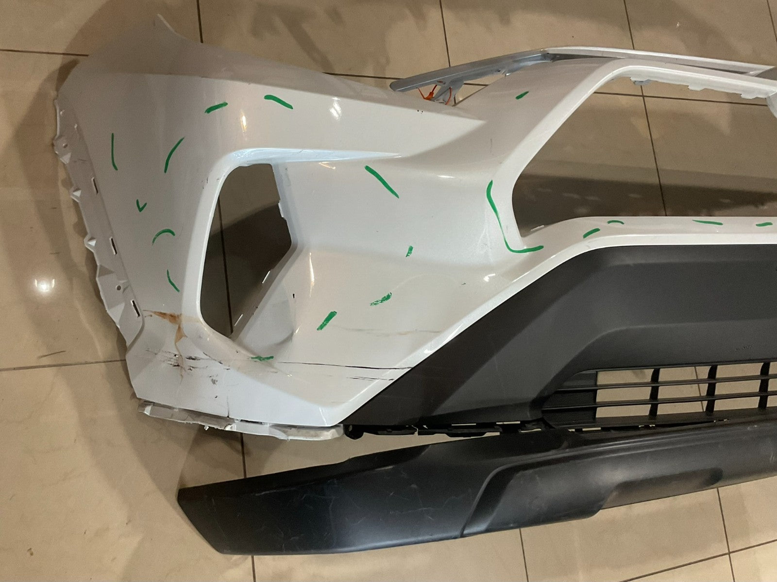 Front Bumper Cover White Toyota RAV4 2019-2021 52119+0r200 OEM