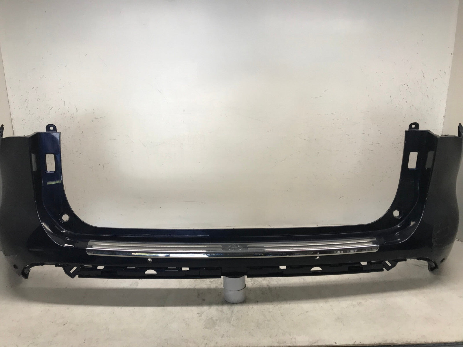 Rear Bumper Cover Black 20-21 Toyota Highlander L/LE/XLE/Hyb w/Sensor Holes OEM