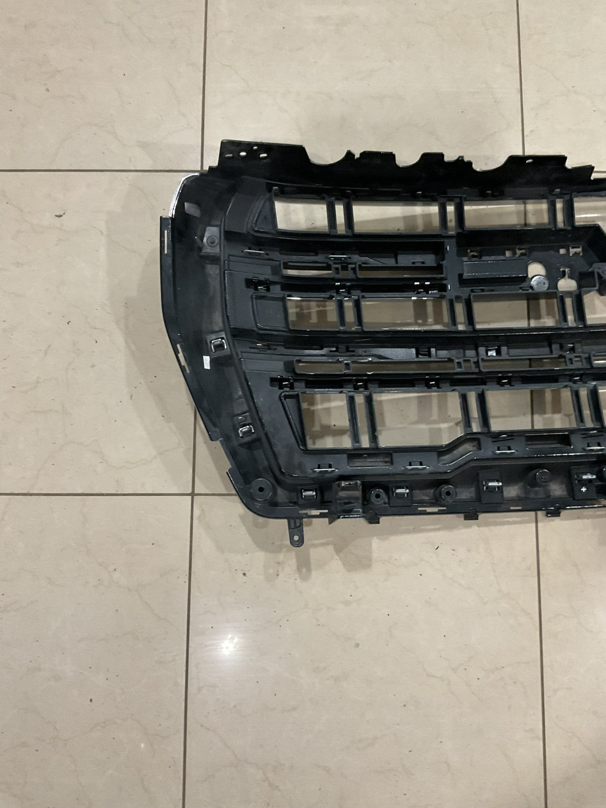 Grille Grill Silver 2021-2024 GMC Yukon 84835787 OEM