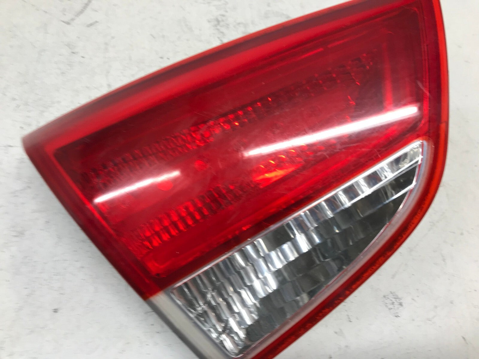 Tail light Damaged Left Driver LH 10-15 Hyundai Tucson 92405-2S02 OEM