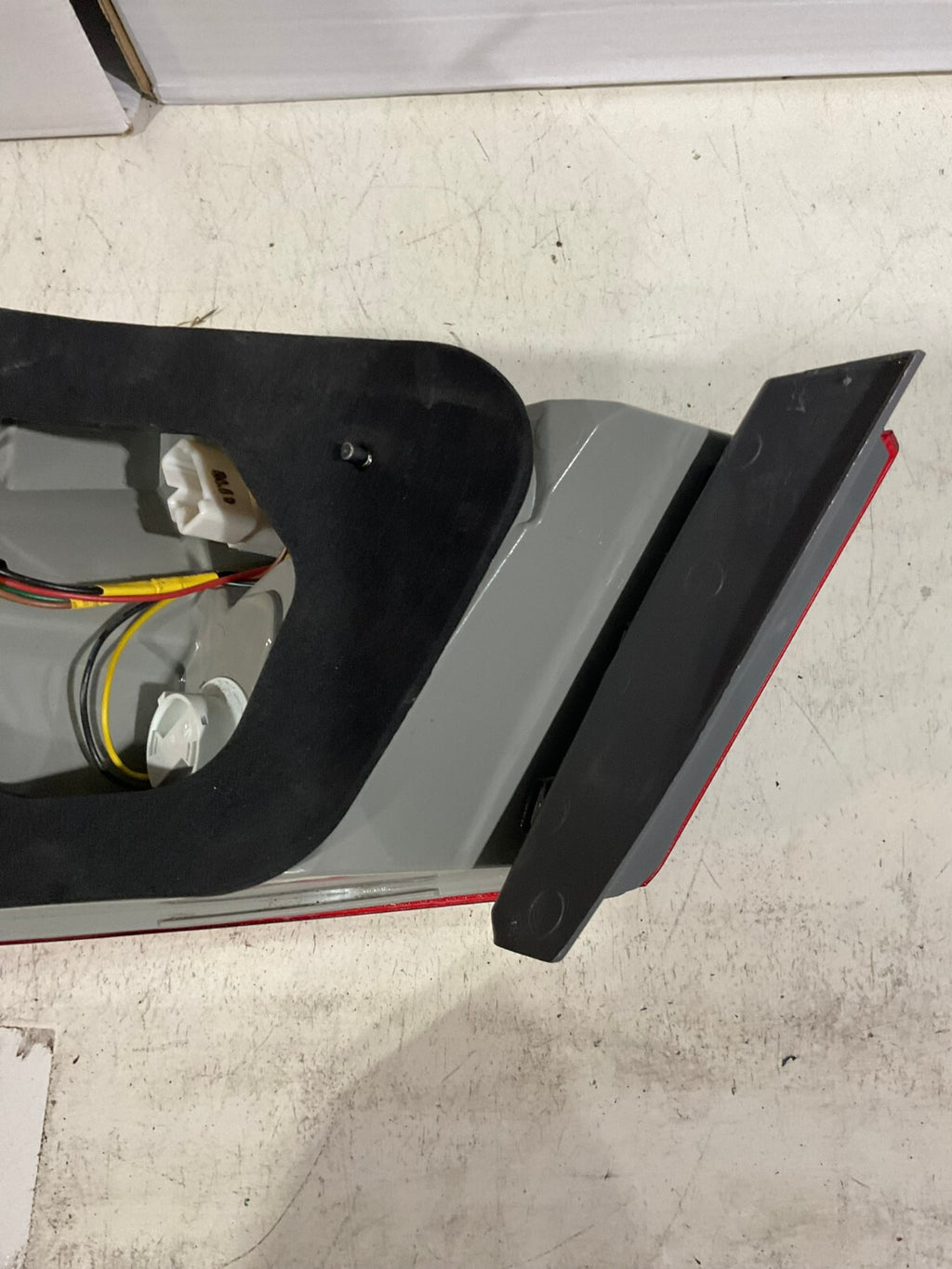 Tail light Damaged Right Passenger RH 11 - 14 Hyundai Sonata 92401-3Q OEM