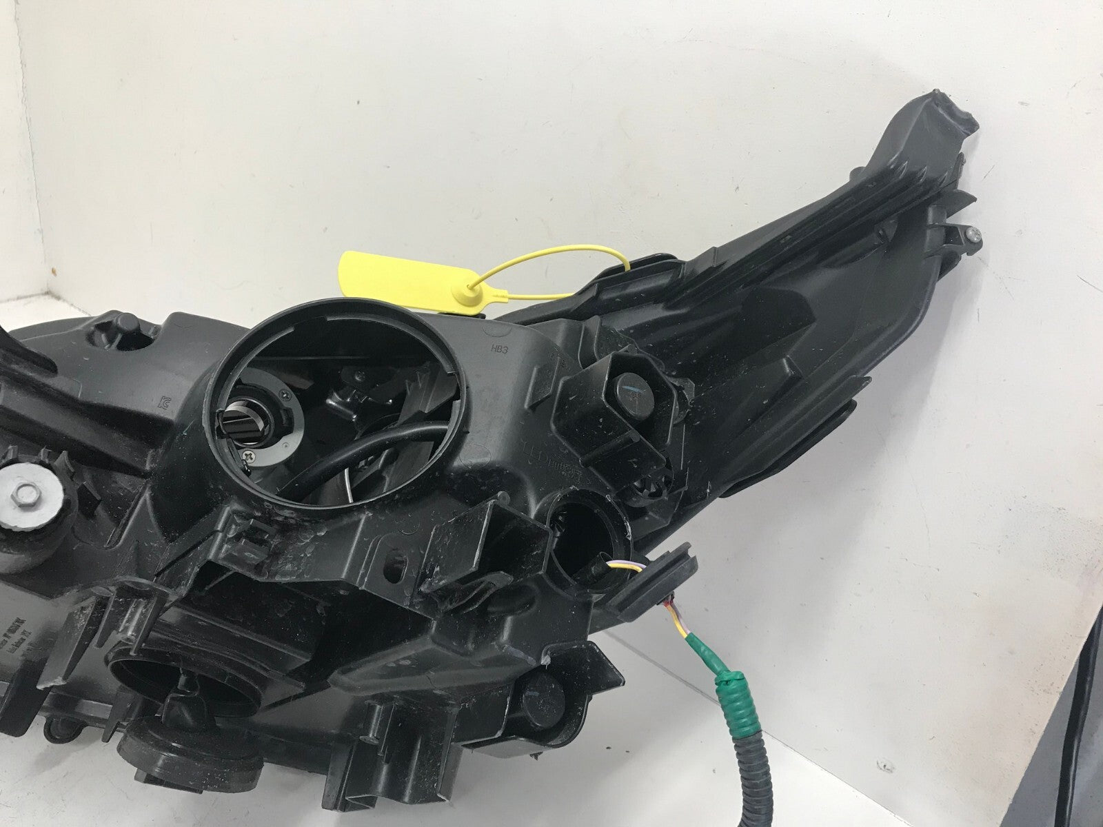Headlight Damaged passenger RH 2015-2017 Lexus NX200T NX300H 81145-78060 OEM