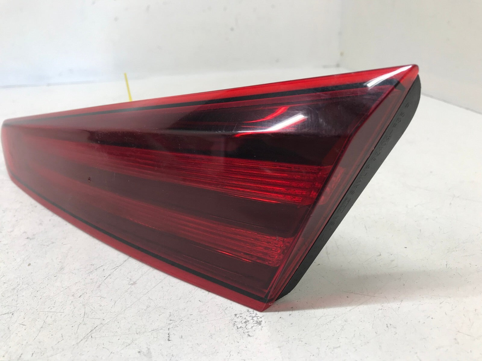 Tail light Damaged RH Passenger 2019-2020 Hyundai Elantra 92404-F3500 OEM