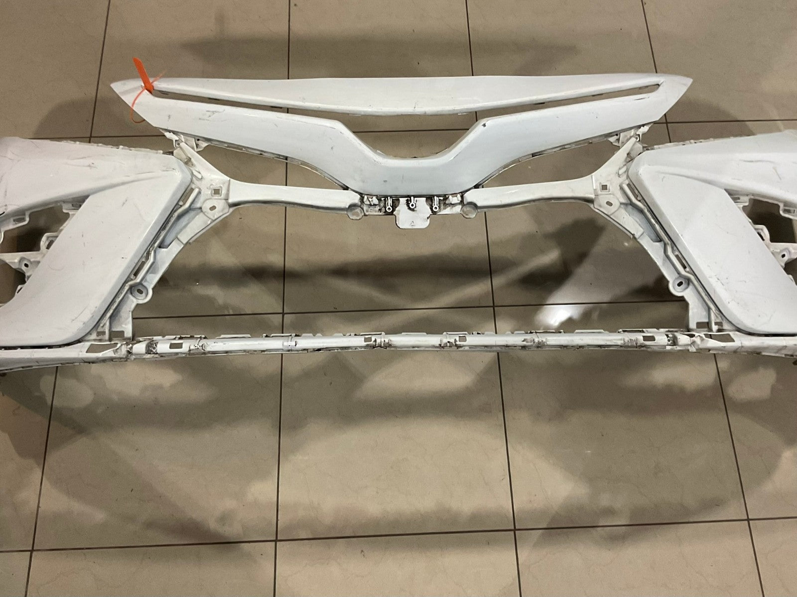 Front Bumper Cover White Toyota Camry SE XSE 2018 2019 52119+06e20 OEM