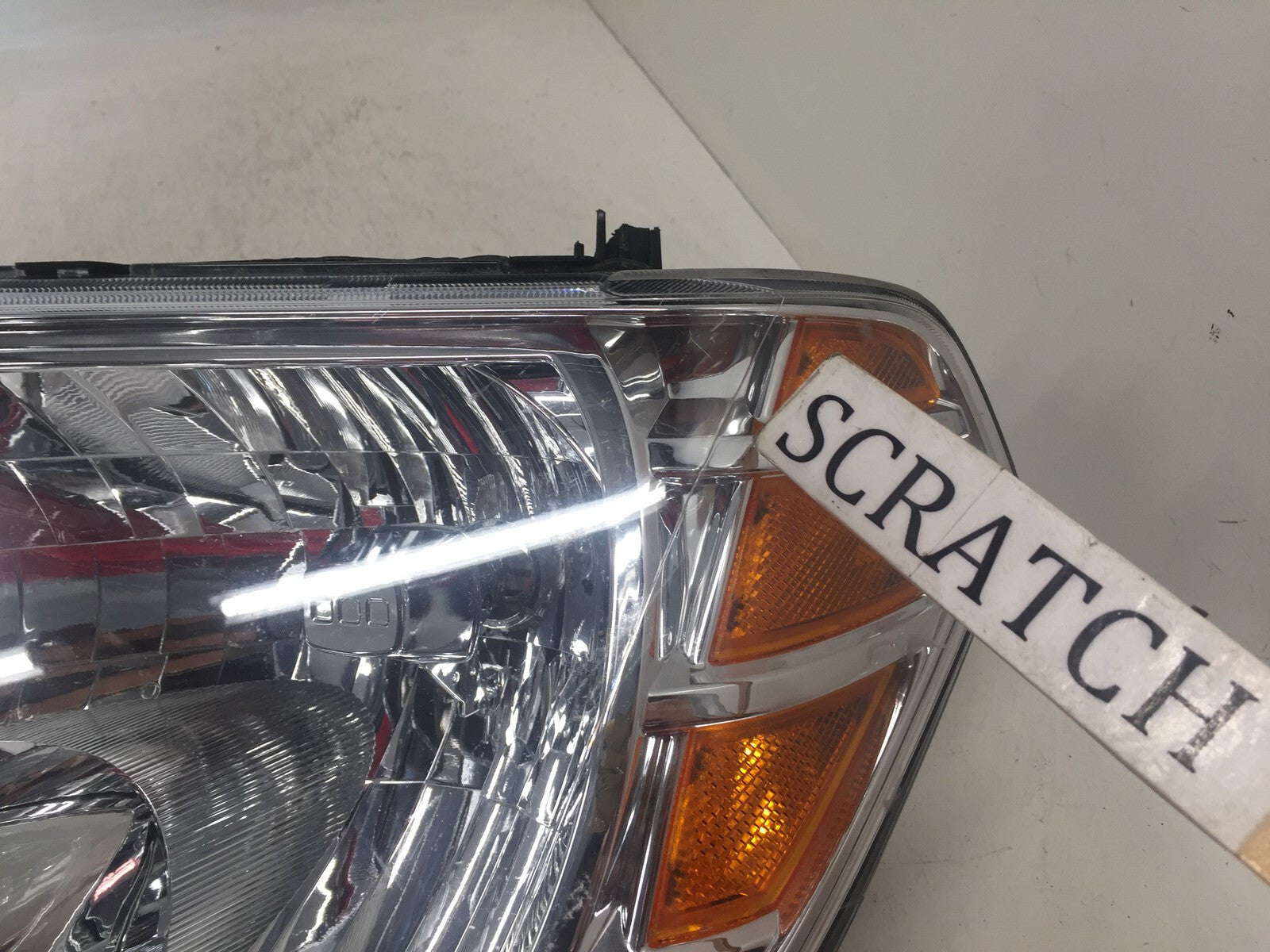 Halogen Headlight Damaged Left Driver LH Nissan Frontier 2009-2019 OEM
