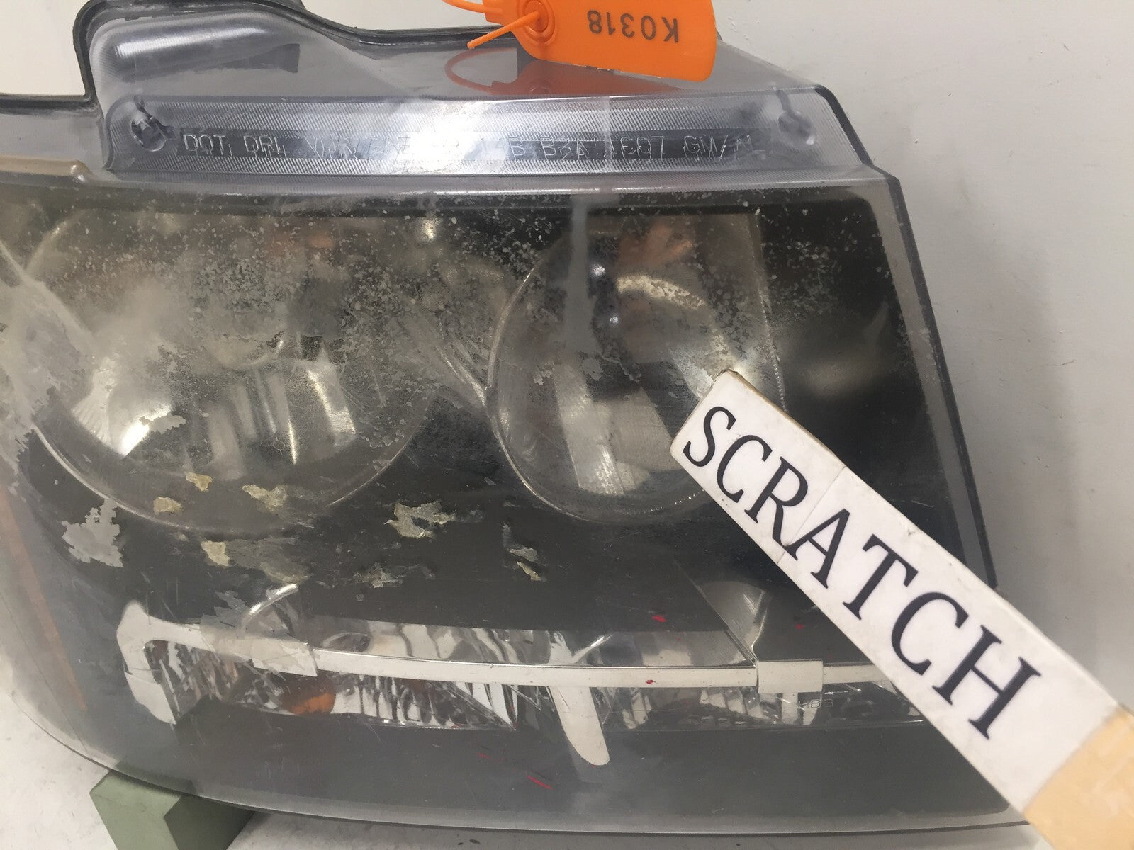 Headlight Damaged Lamp RH Chevy Tahoe Suburban Avalanche 07-2014 15895613 OEM