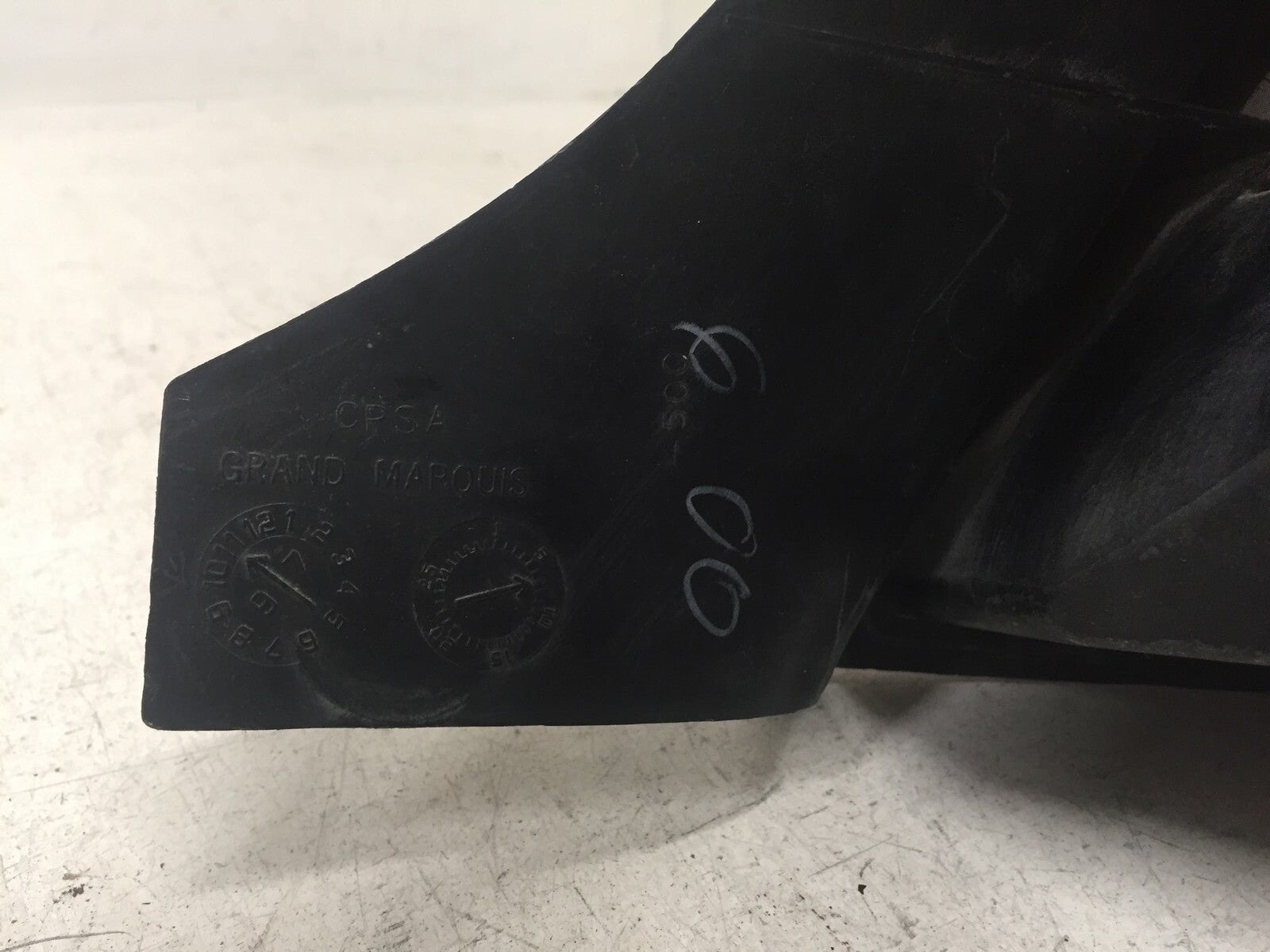 Tail light Damaged Lamp Driver LH Mercury Grand Marquis 98-02 XW3Z-13405-AA OEM