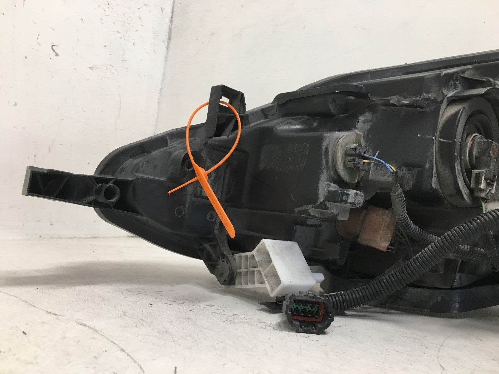 Headlight Damaged RH Passenger Nissan Sentra 2016 2017 2018 26010-3YU0A OEM