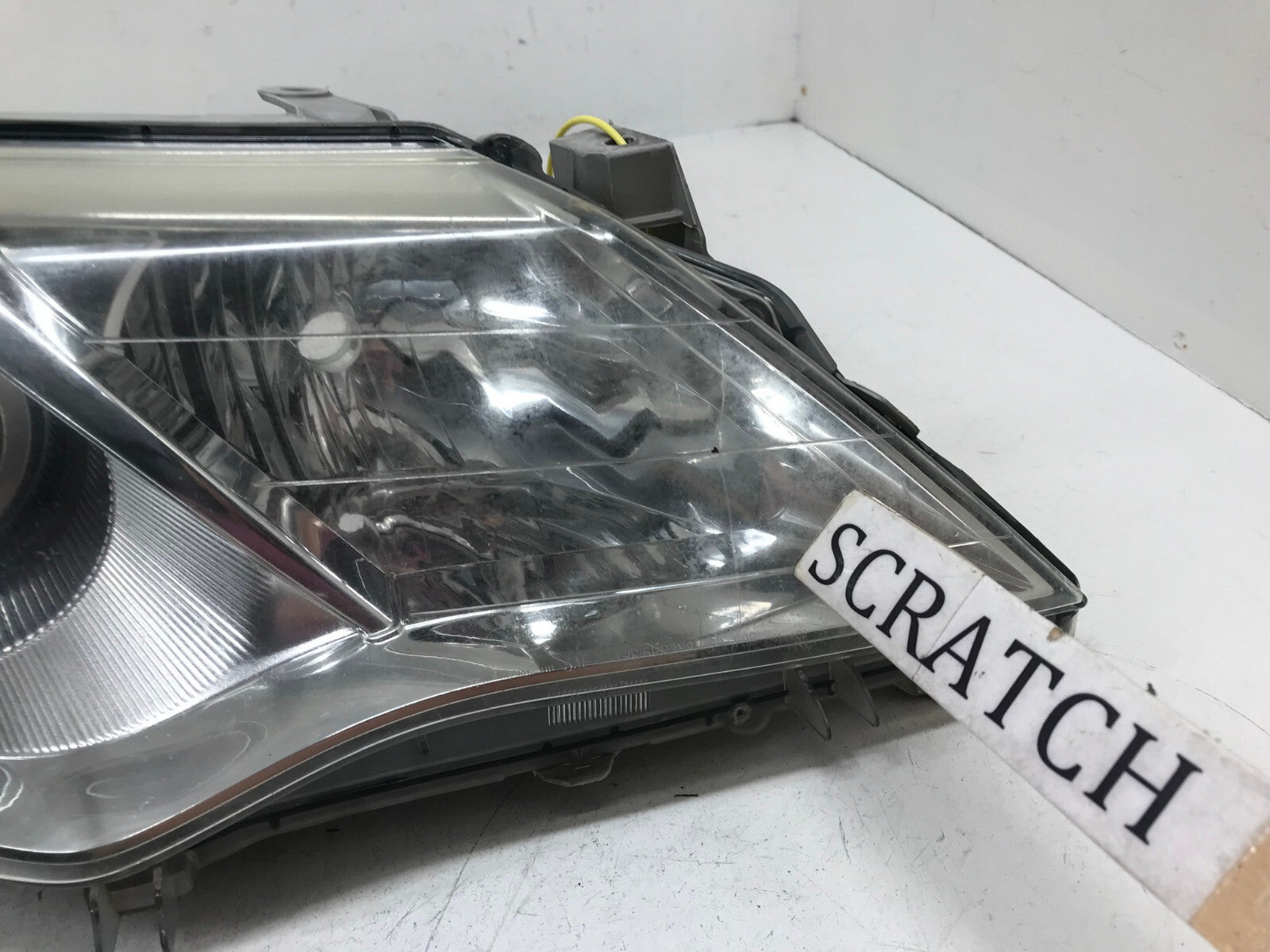 Headlight Damaged Right RH Passenger Toyota Camry SE 12-14 81110-06800 OEM